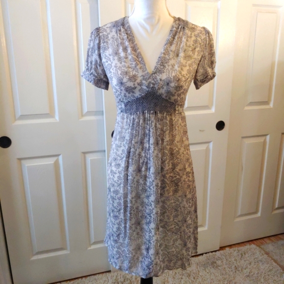 Betsey Johnson Dresses & Skirts - Vintage Betsey Johnson Knee Length Dress Light Grey Color & Print Women's Size 4